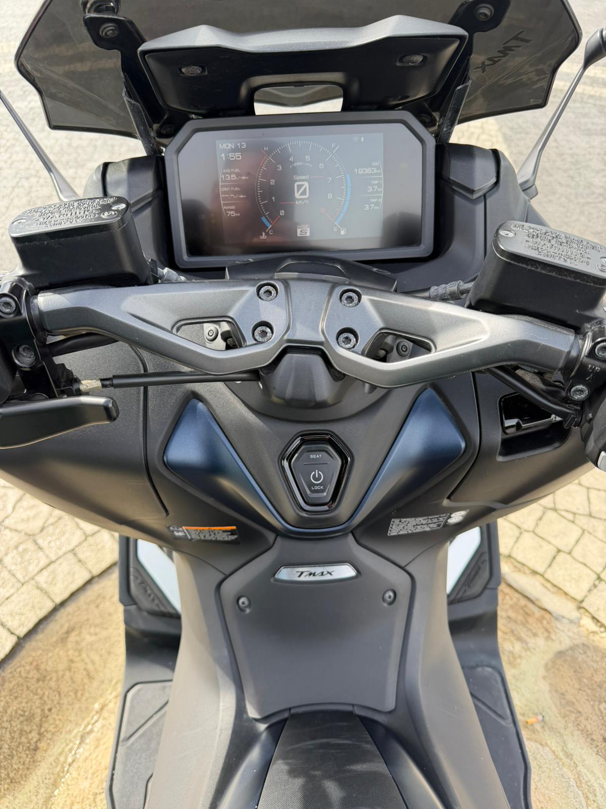 YAMAHA TMAX 560